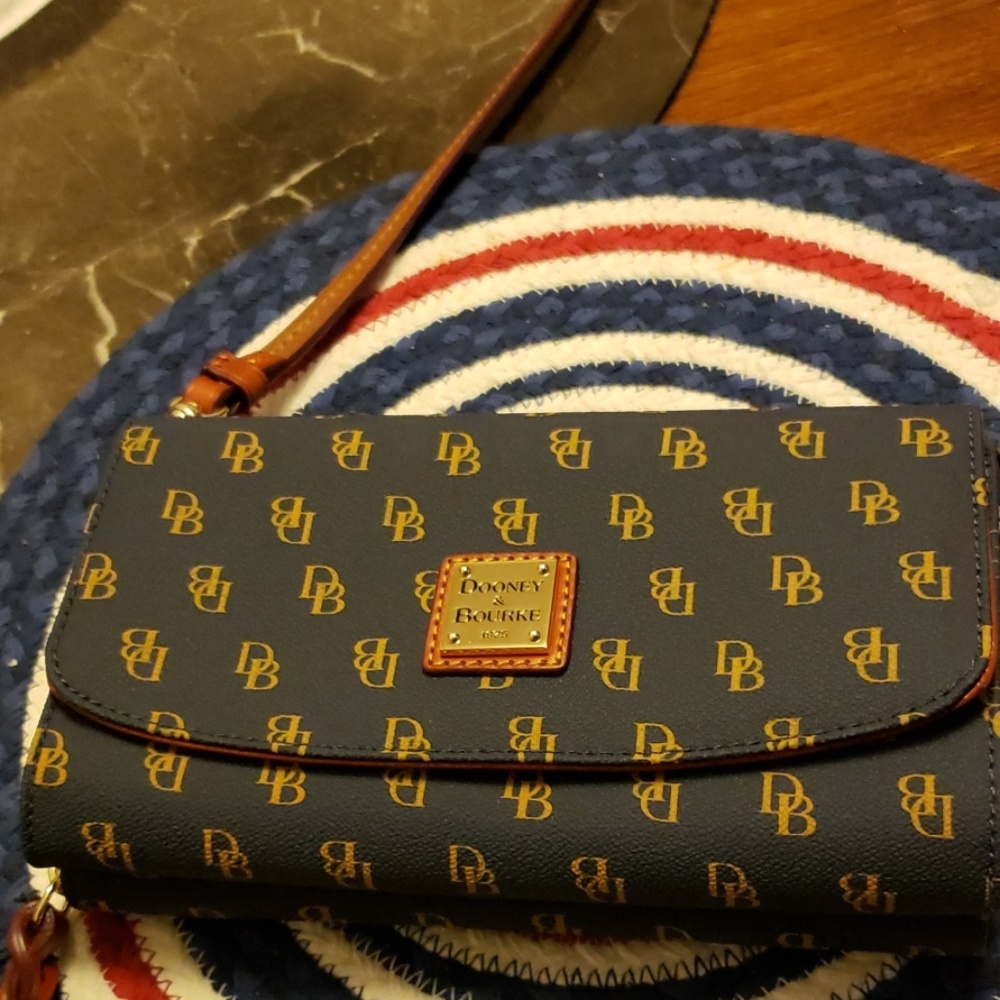 Dooney and bourke crossbody wallet